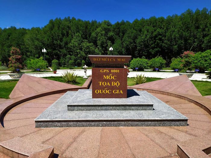 Check-in Cột mốc tọa độ Quốc gia – nơi tận cùng đất nước