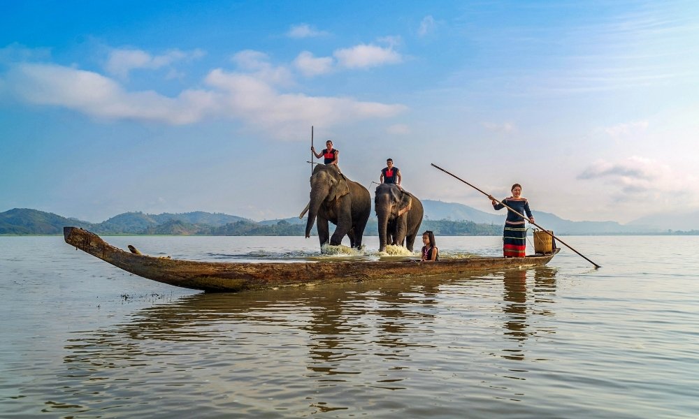 Hồ Lắk – bức tranh sơn thủy hữu tình giữa lòng Tây Nguyên