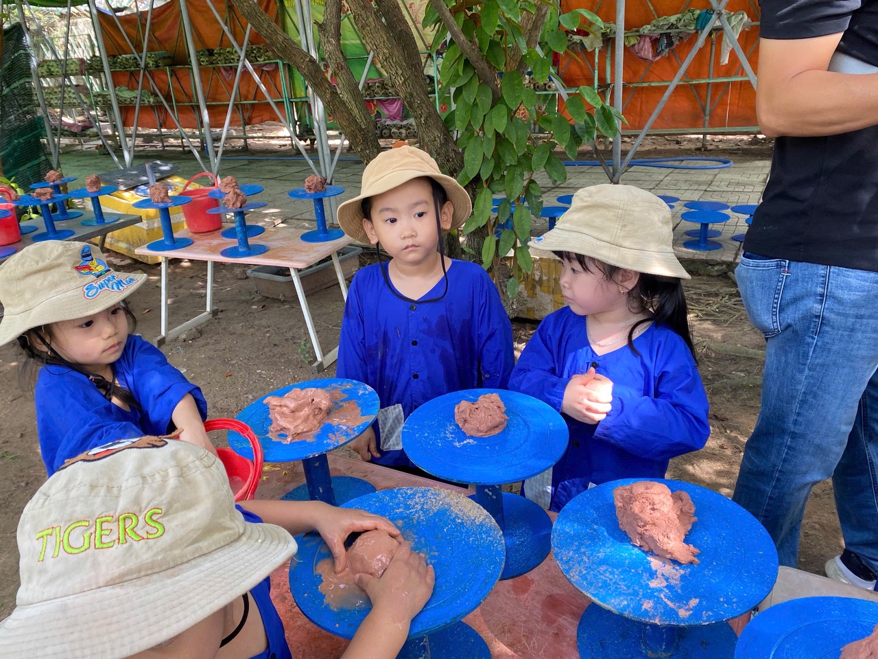 Trải nghiệm làm gốm đất sét