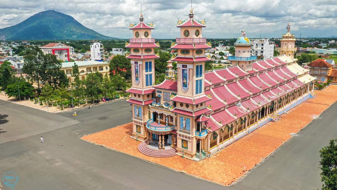 Kiến trúc độc đáo của Tòa Thánh Cao Đài – biểu tượng tâm linh Tây Ninh