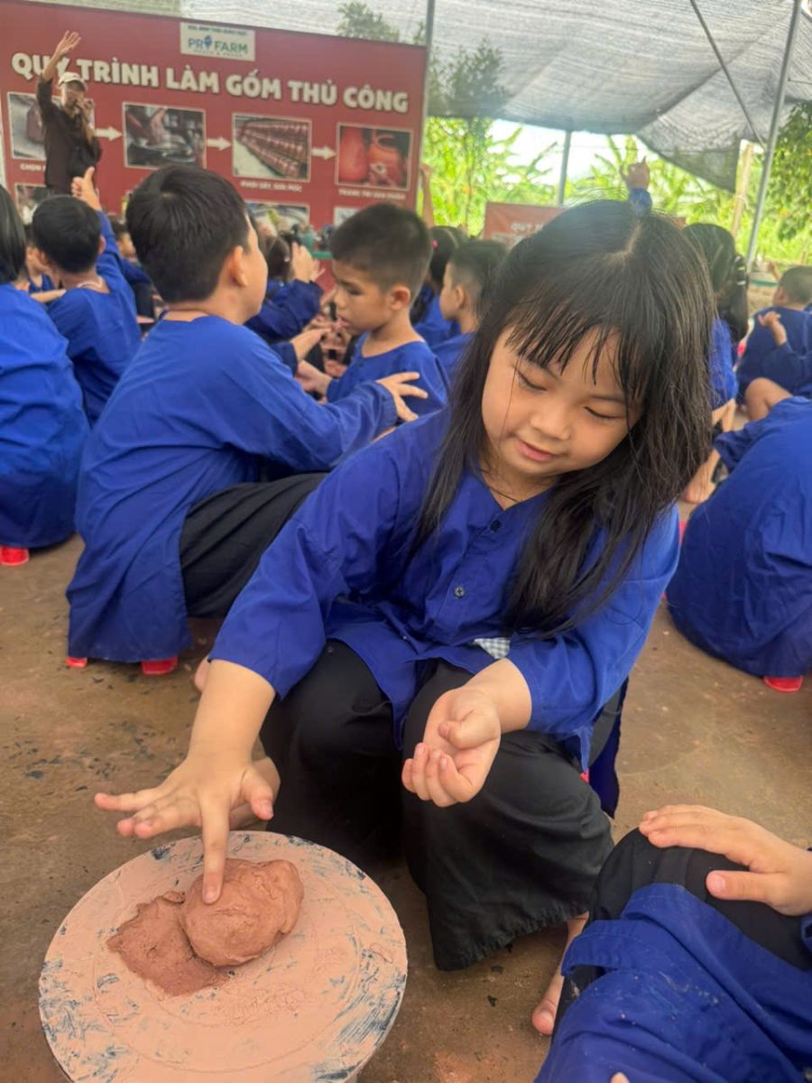 CÁC BÉ THAM GIA THỰC HÀNH ĐẤT SÉT BẰNG THỦ CÔNG